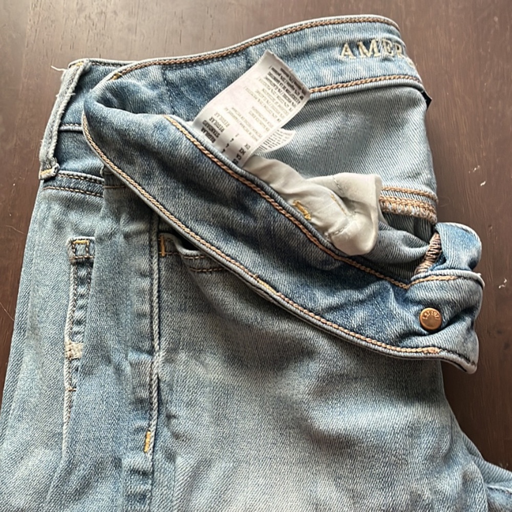 American Eagle women’s jeans